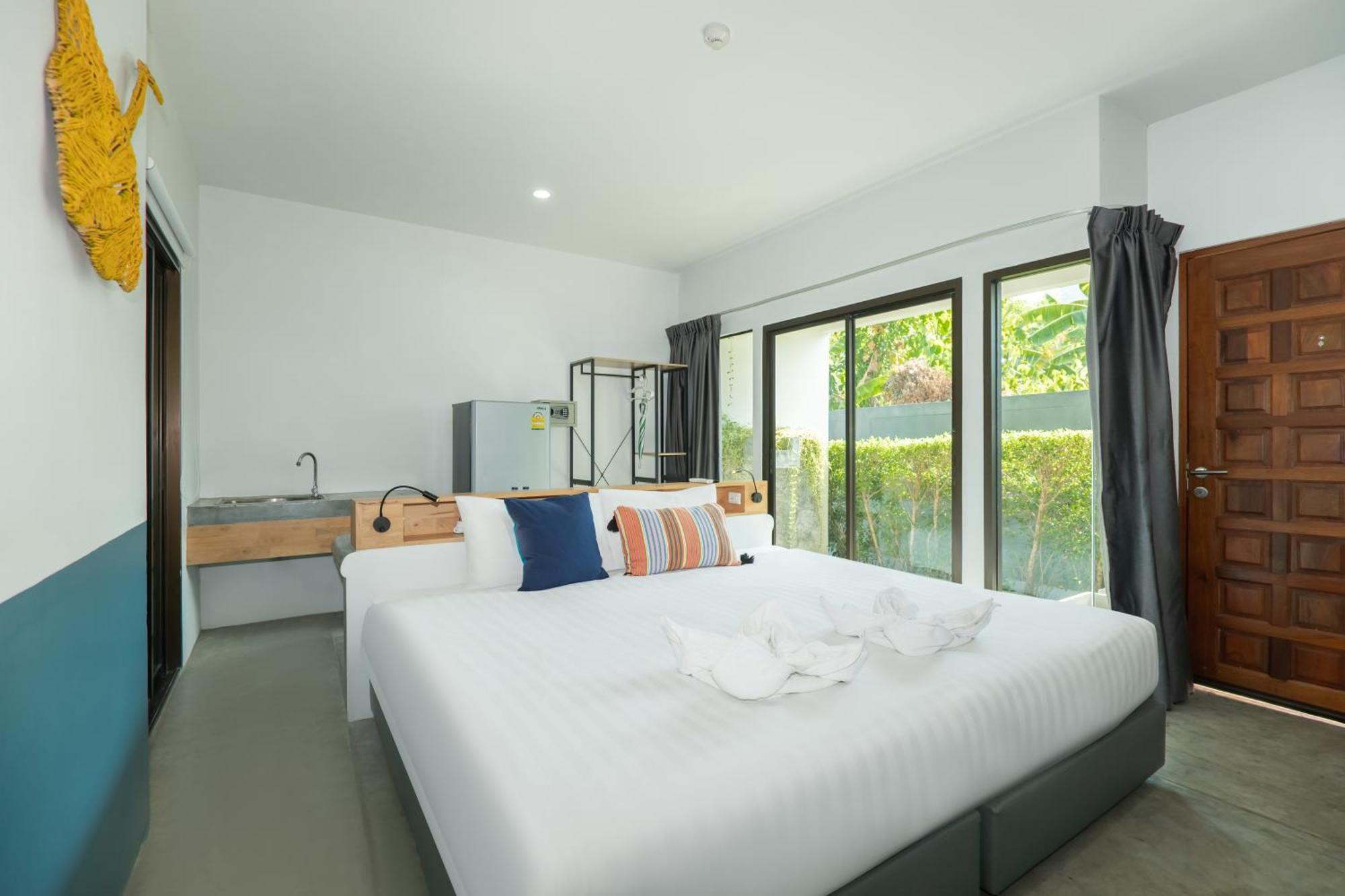 Kraam Silhouette Hotel And Cafe Phuket Chalong Esterno foto